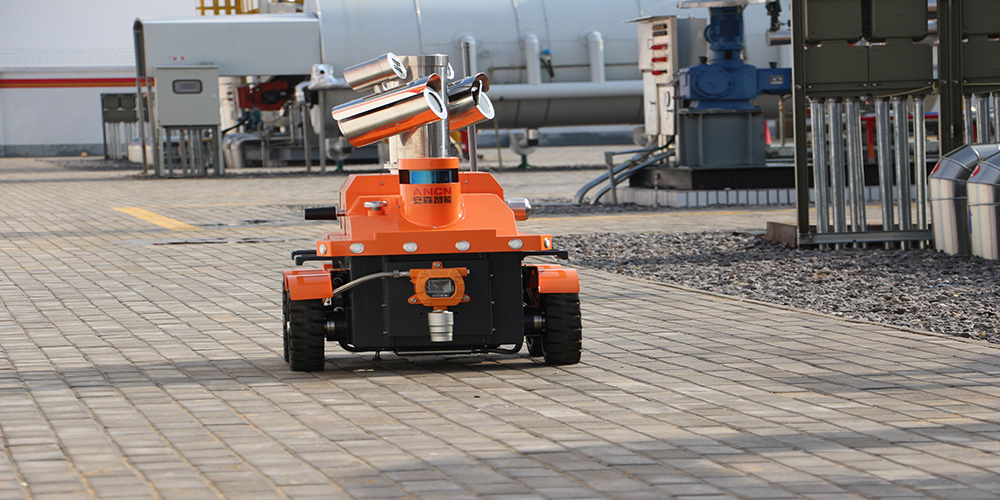 油田巡检机器人助力油气企业安全生产，提高企业生产效率